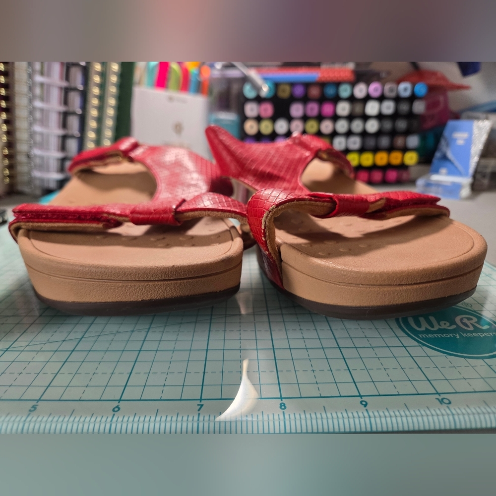 Vionic Size 10 Red Wedge Sandals - Picture 3 of 16